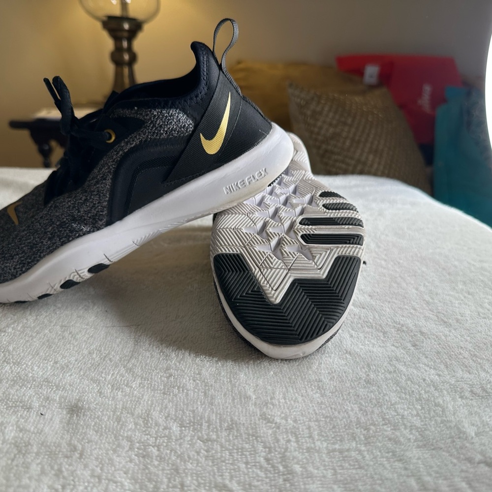 Nike Flex TR9 Gun Smoke Black and Gold Woman’s Running Shoes with Sleek Design